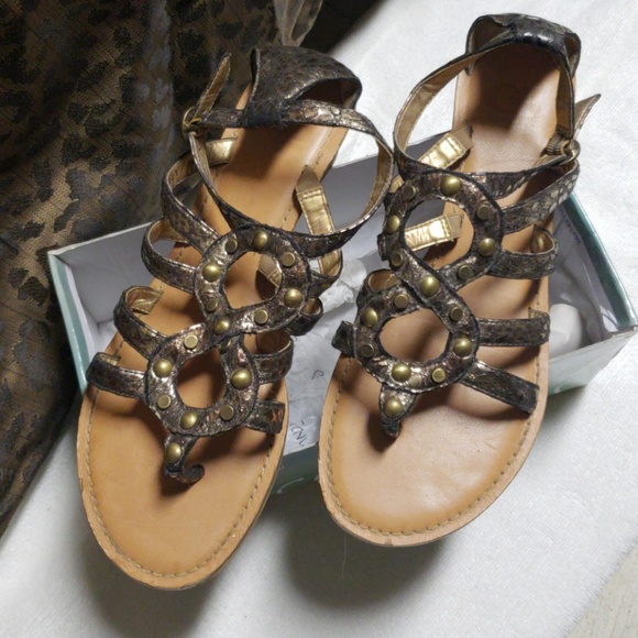 Cute Coconut Sandals - Picture 2 of 5